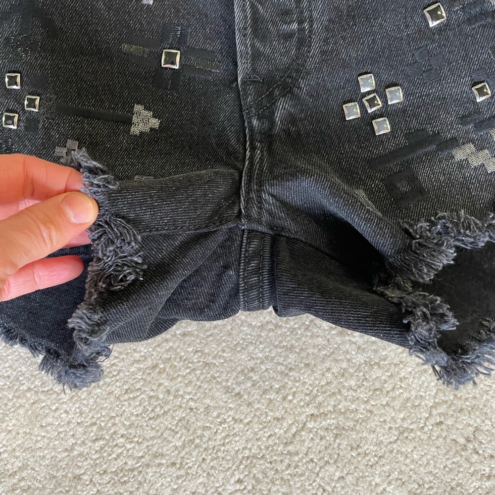 Black Levi’s Denim Shorts - Picture 8 of 8